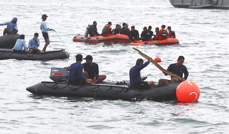 Indonesian divers find parts of plane wreckage in Java Sea